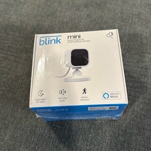 Amazon BLINK Mini indoor plug-in Smart Security Camera